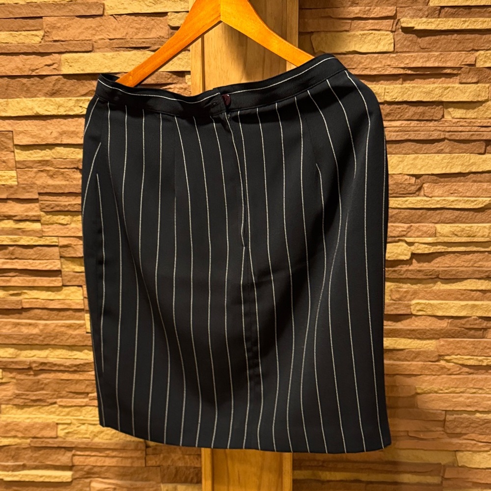 ALBERTO MAKALI Elegant Black Pinstripe Women's Blazer with Mini Skirt - Picture 9 of 14